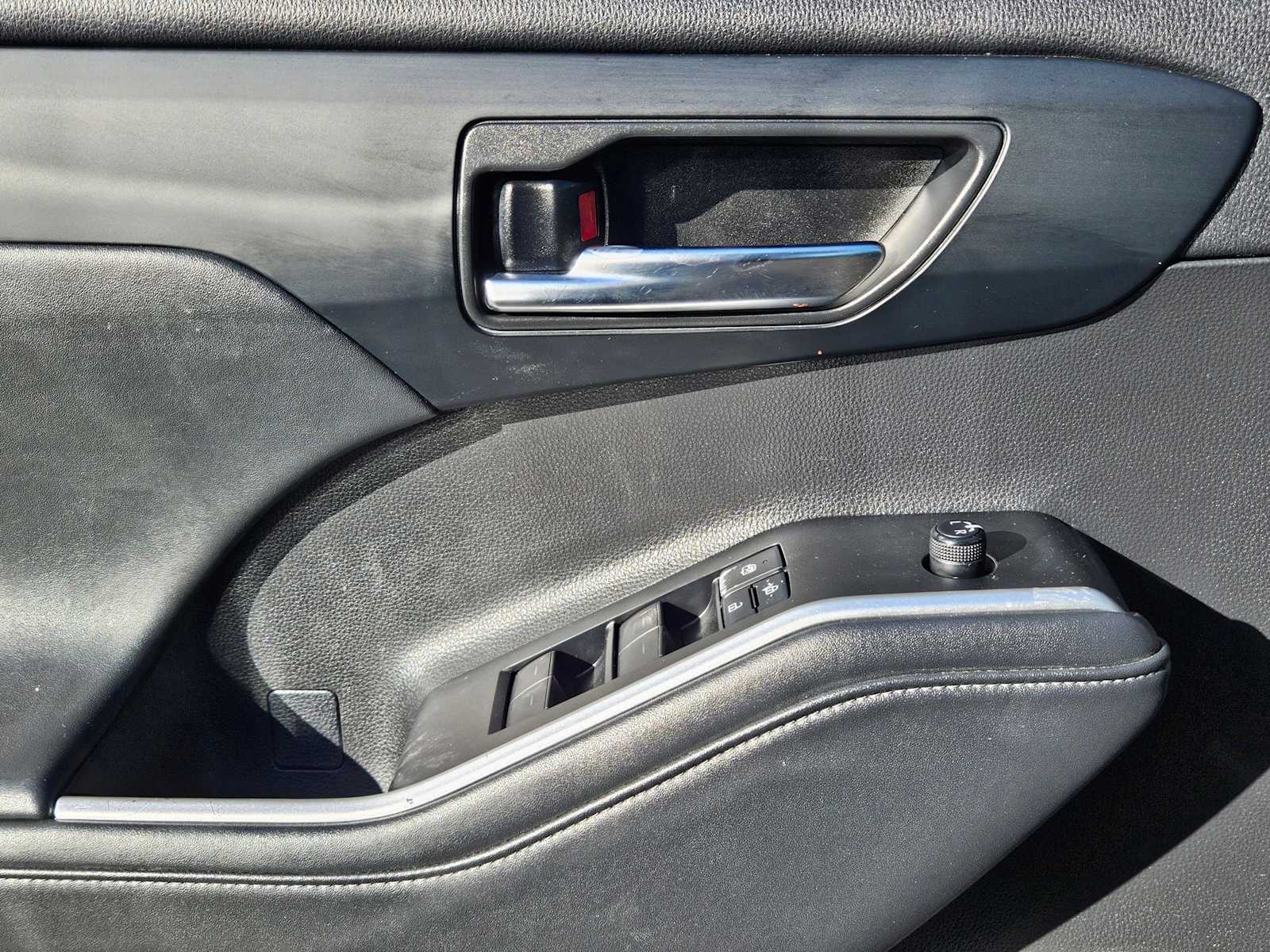 Thumbnail: 2021 Toyota Highlander - 31