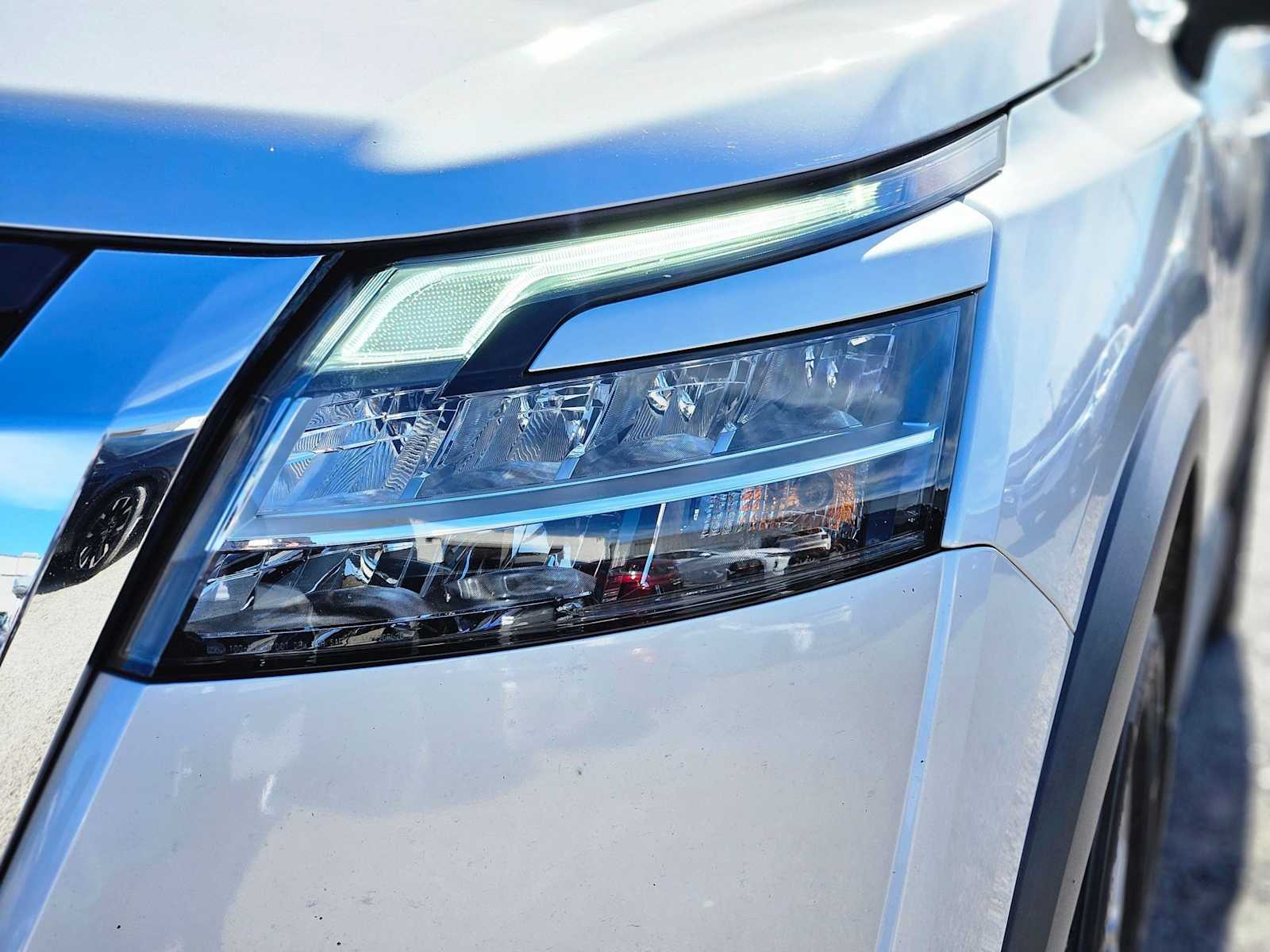 Thumbnail: 2022 Nissan Pathfinder - 10