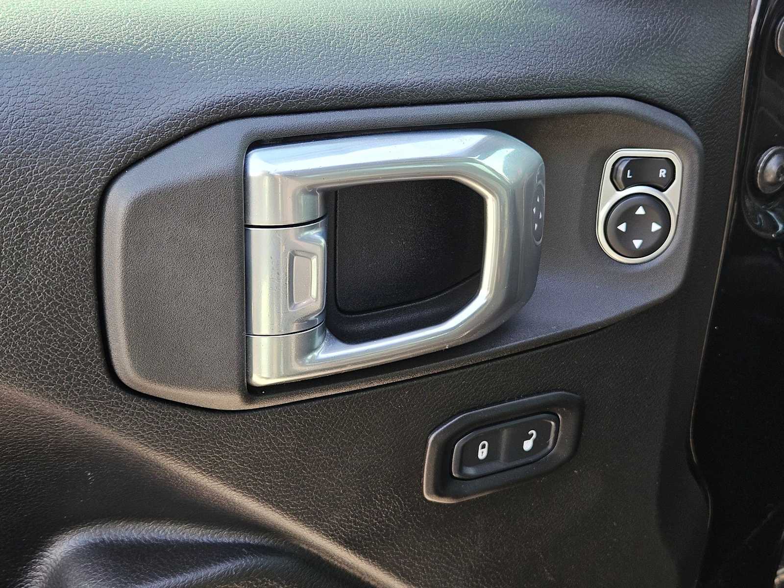 Thumbnail: 2022 Jeep Gladiator - 25