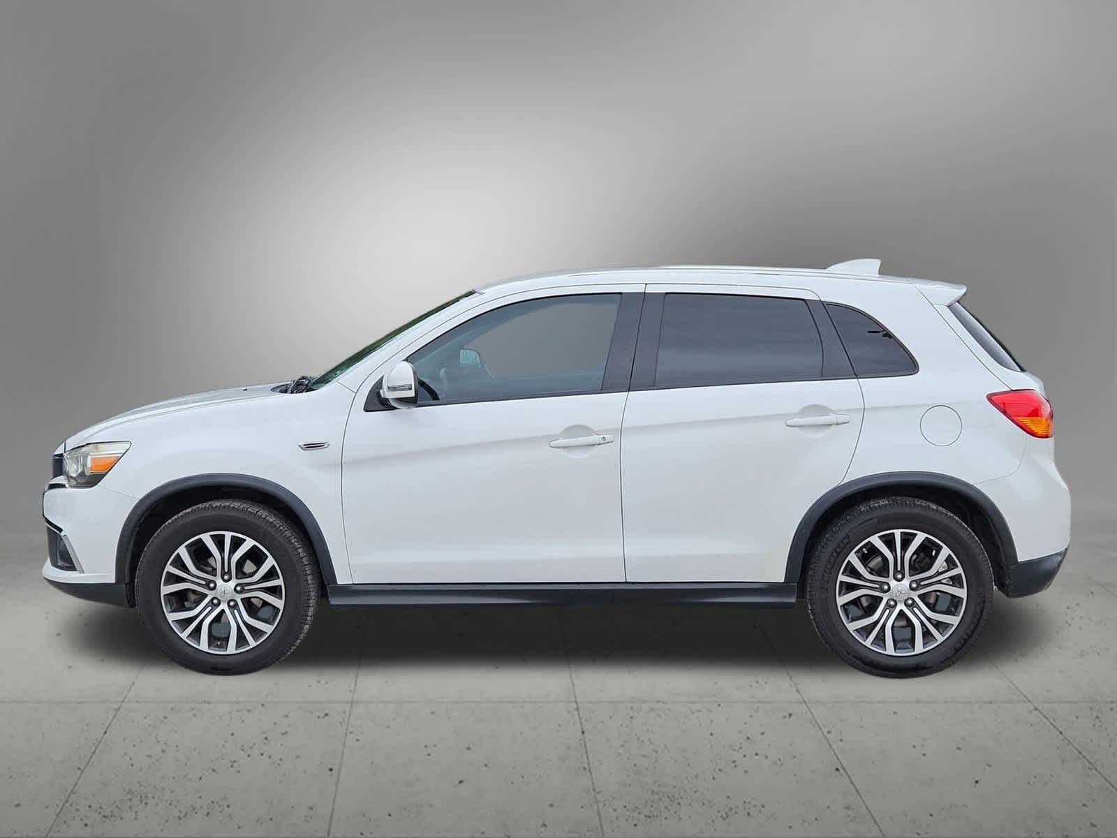 Thumbnail: 2017 Mitsubishi Outlander Sport - 3