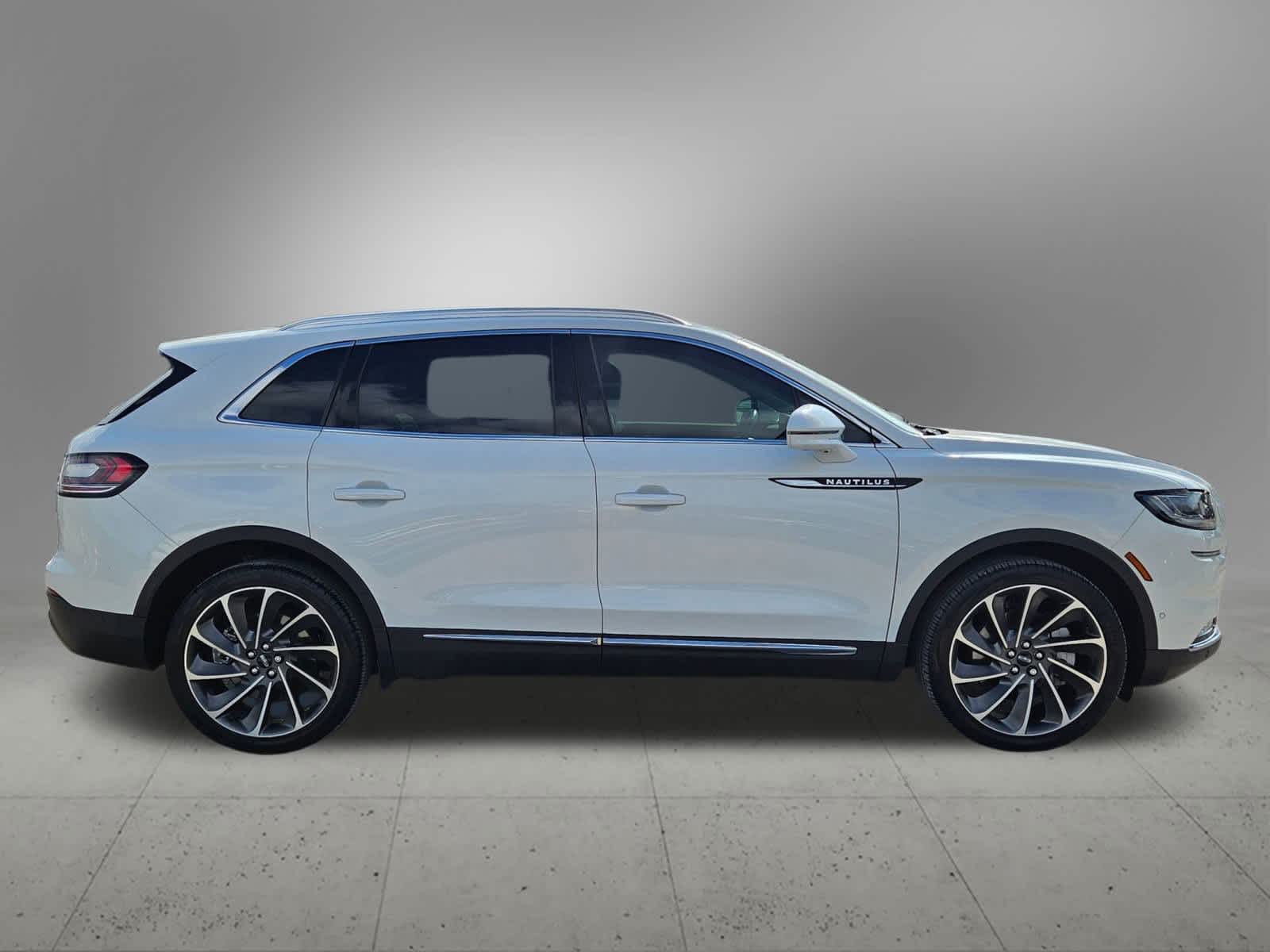 Thumbnail: 2022 Lincoln Nautilus - 6