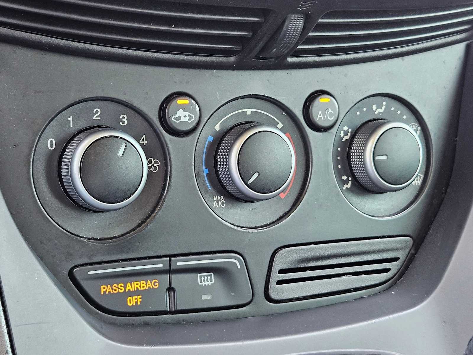 Thumbnail: 2015 Ford Escape - 20