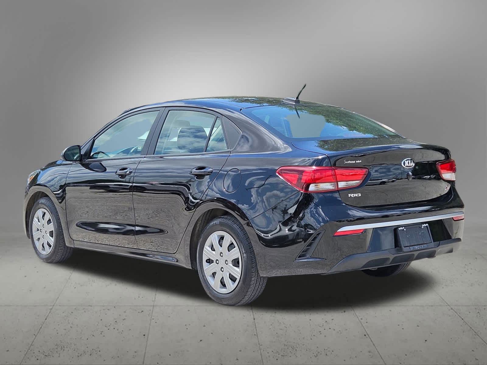 Thumbnail: 2021 Kia Rio - 4