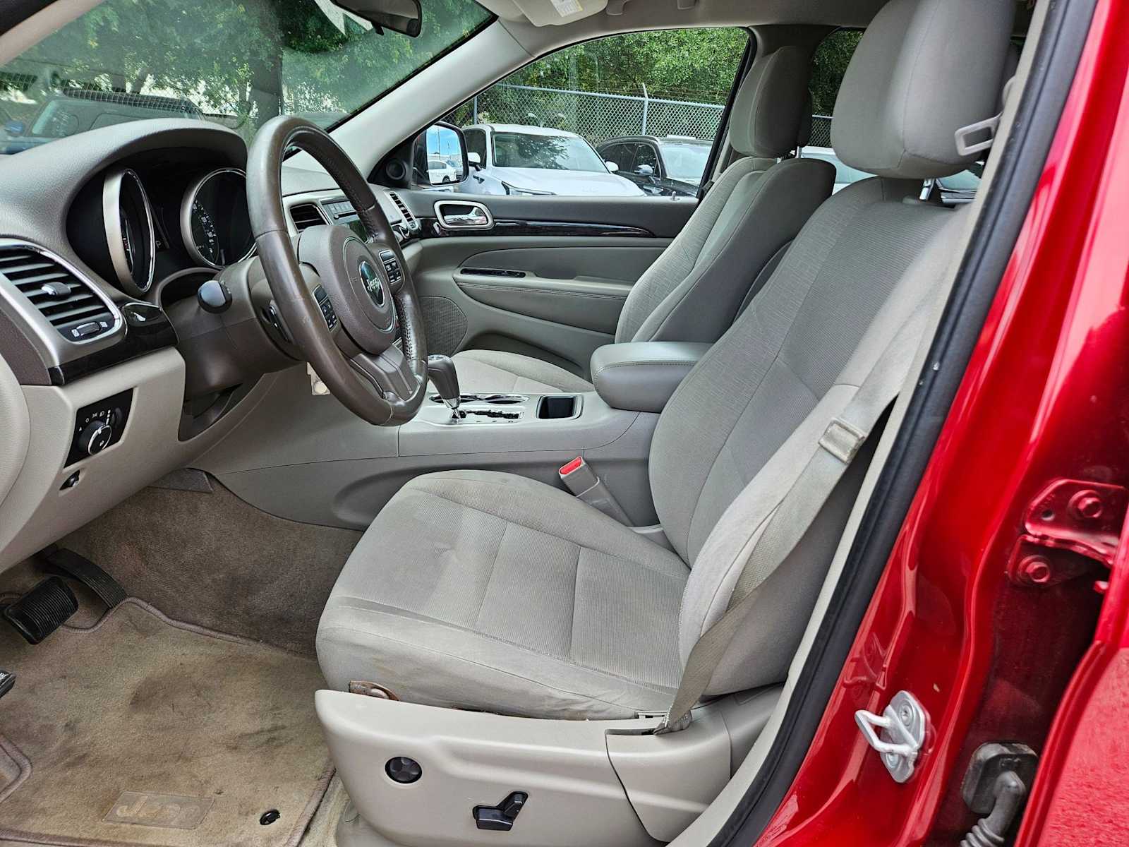 Thumbnail: 2011 Jeep Grand Cherokee - 16