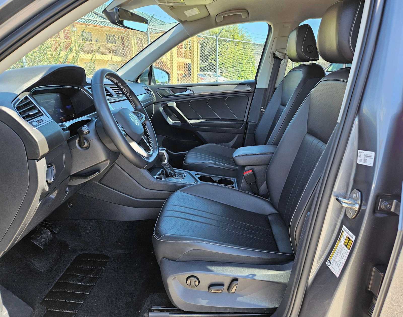 Thumbnail: 2022 Volkswagen Tiguan - 15