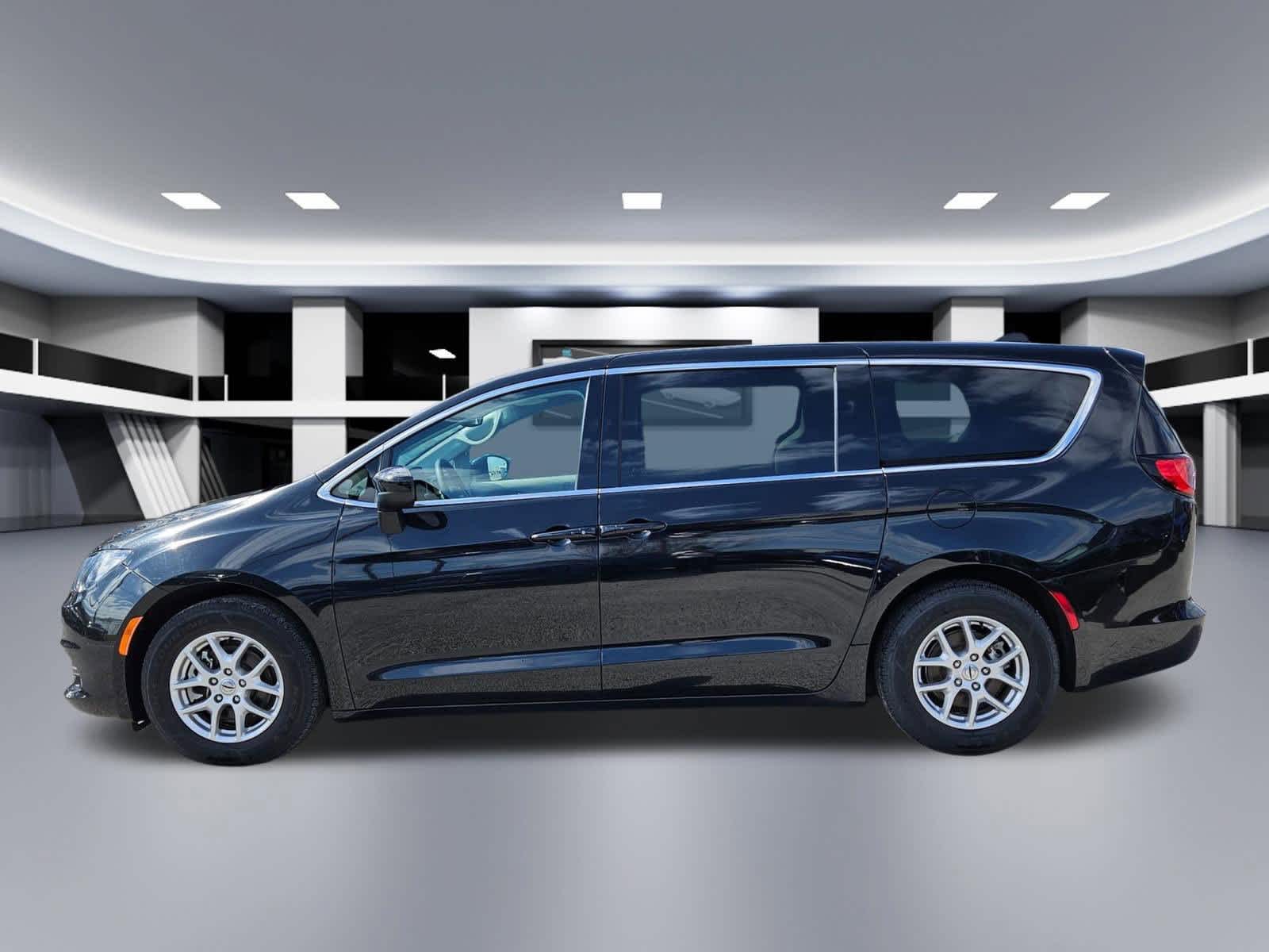 Thumbnail: 2023 Chrysler Voyager - 3
