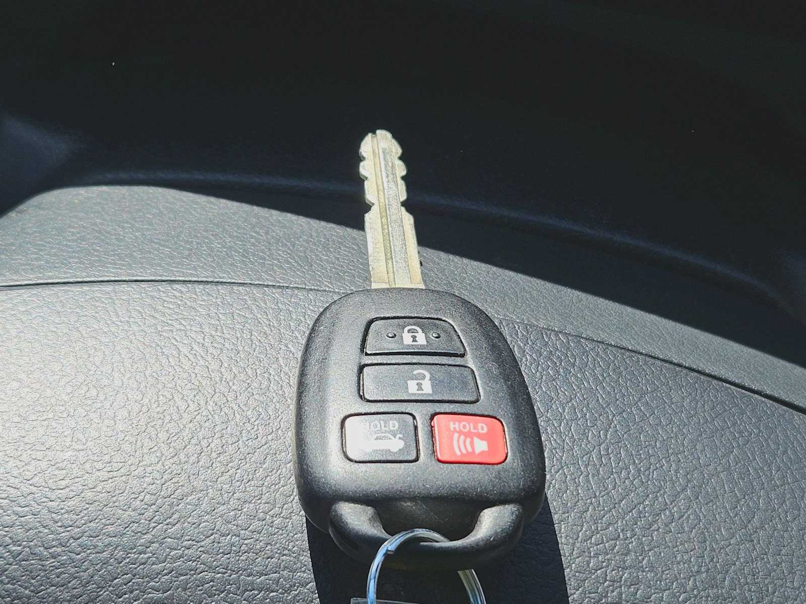 Thumbnail: 2014 Toyota Camry - 21