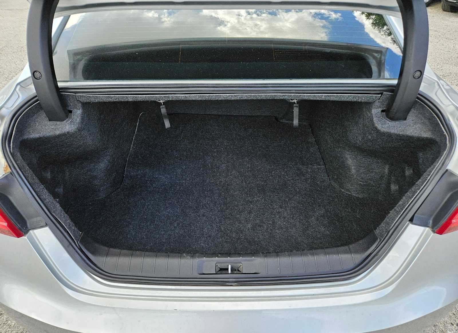 Thumbnail: 2017 Nissan Maxima - 33