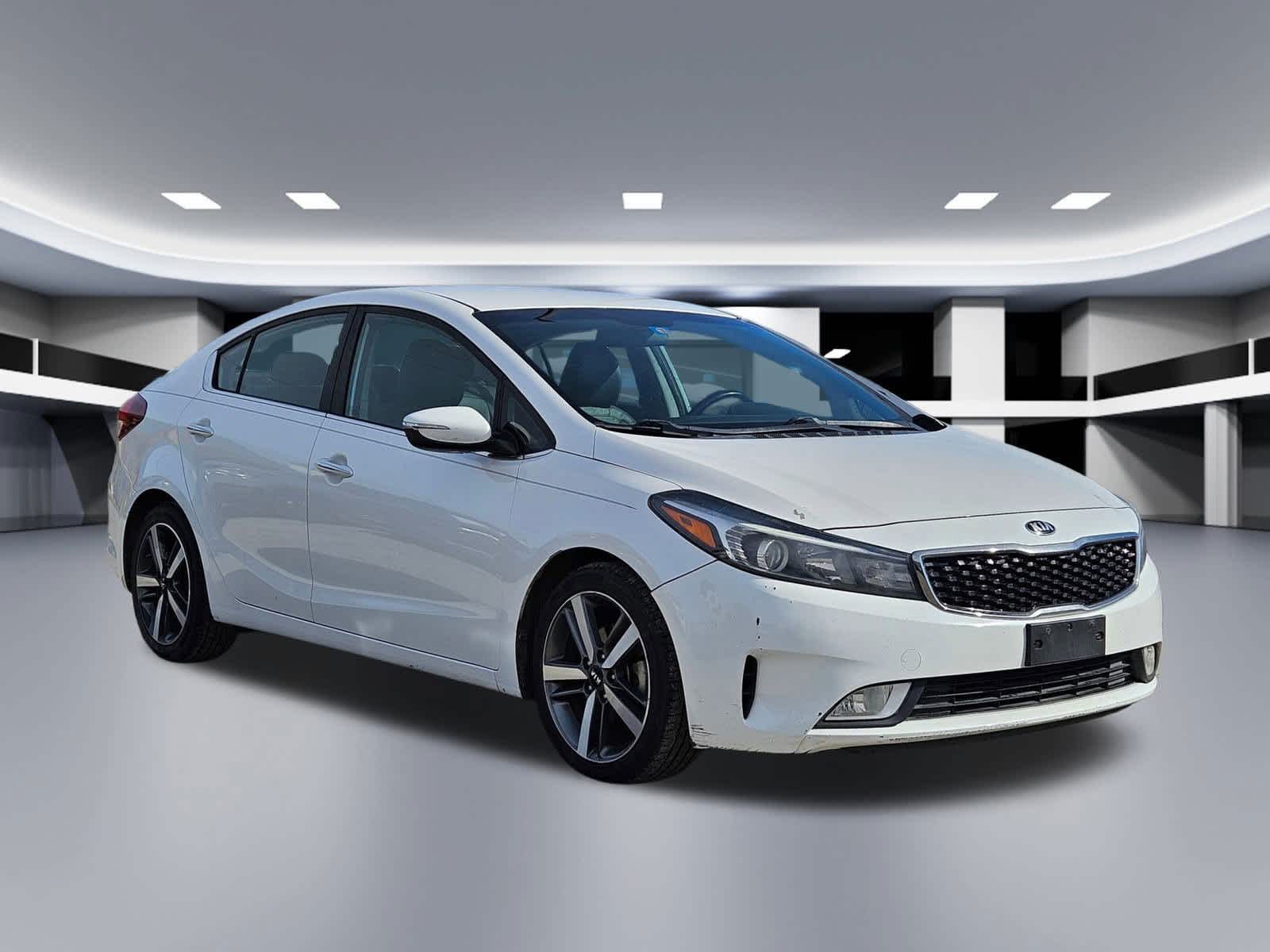 Thumbnail: 2017 Kia Forte - 8