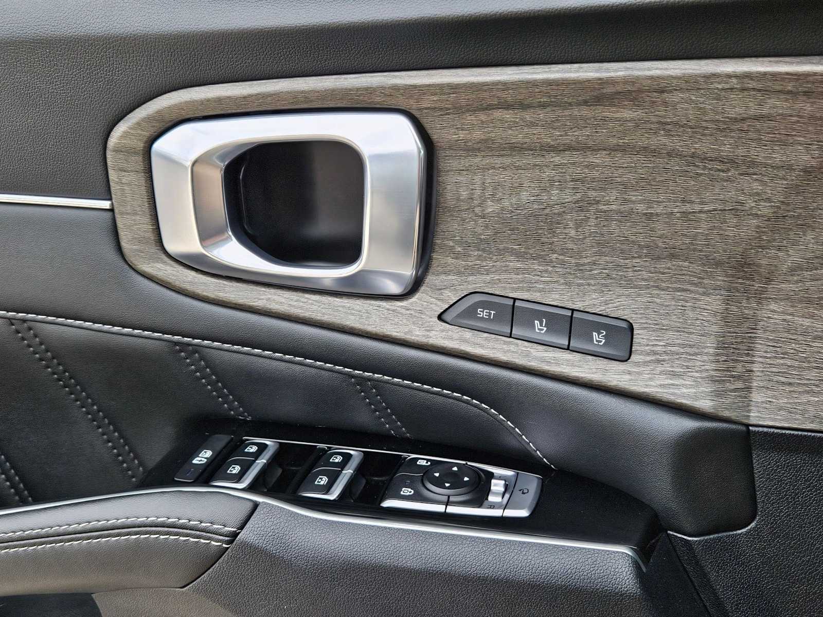 Thumbnail: 2023 Kia Sorento - 23