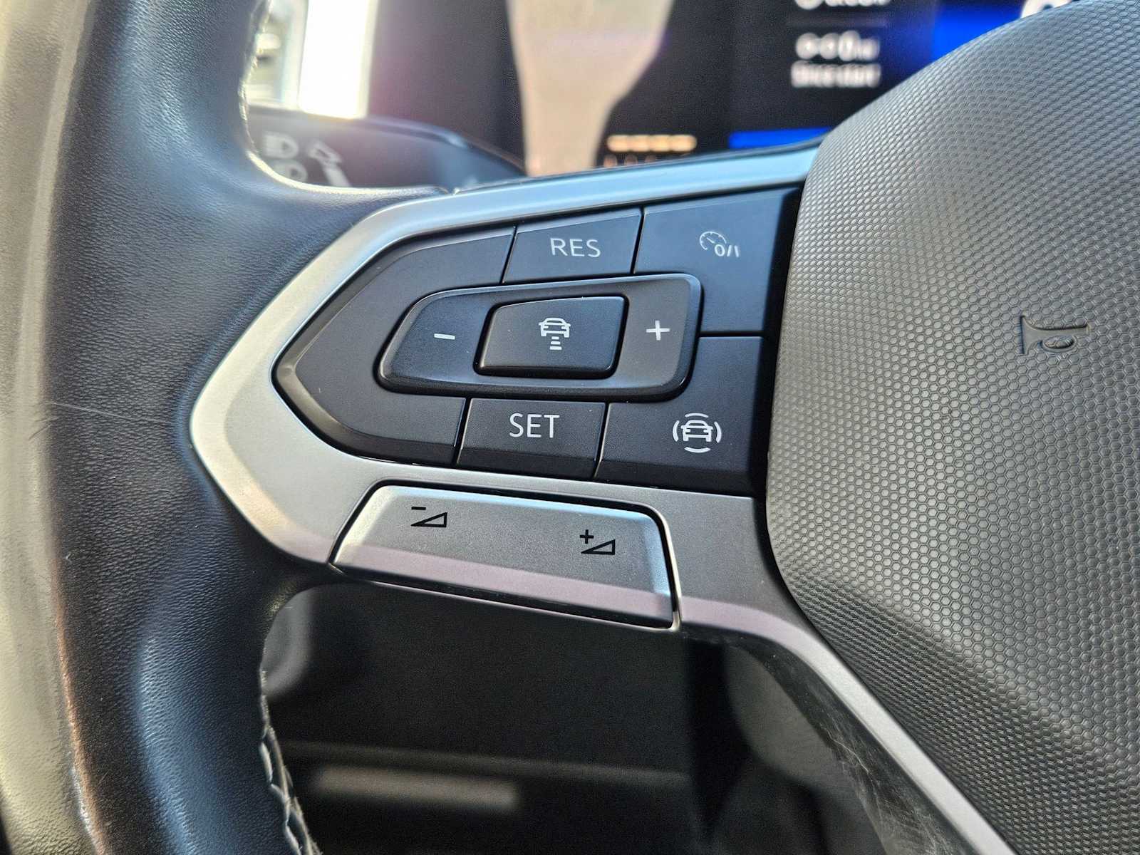 Thumbnail: 2022 Volkswagen Atlas - 25