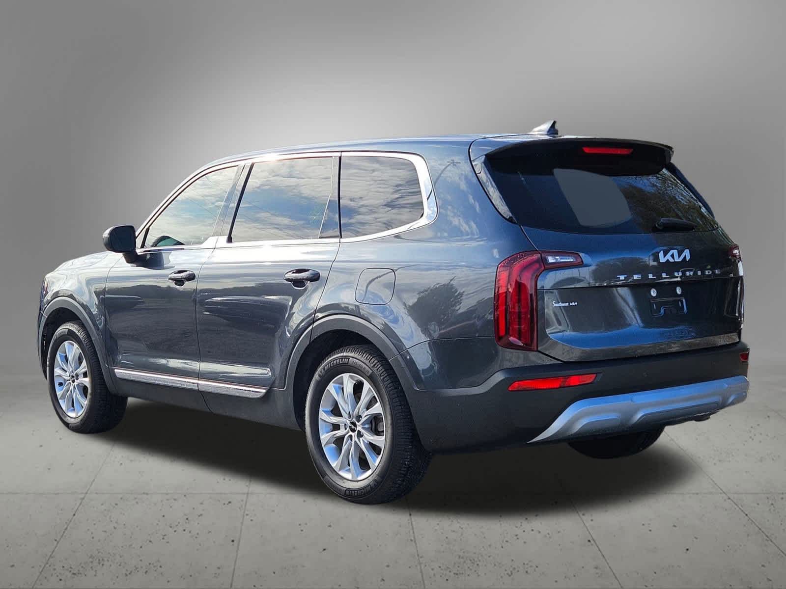 2022 Kia Telluride LX photo 4