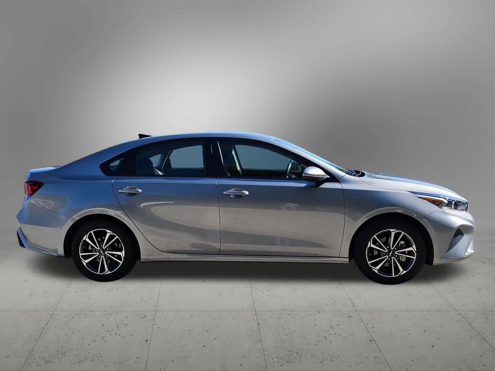 Thumbnail: 2024 Kia Forte - 7