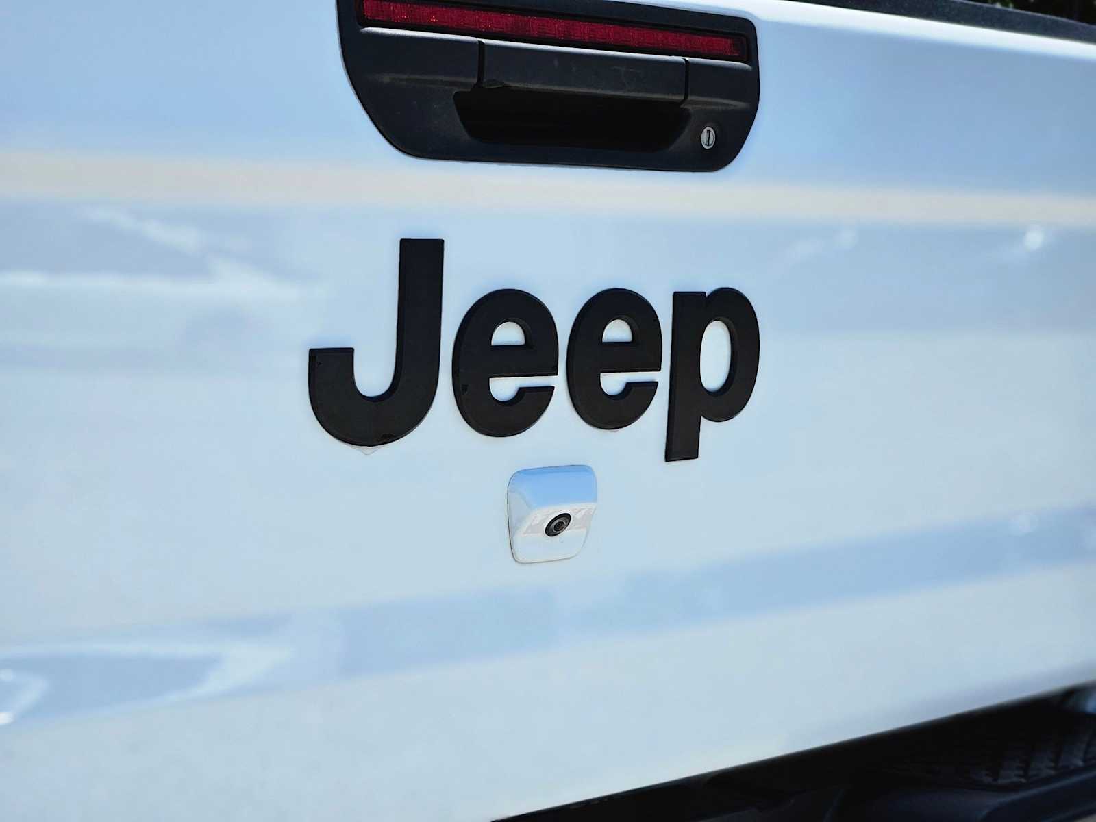 Thumbnail: 2023 Jeep Gladiator - 12