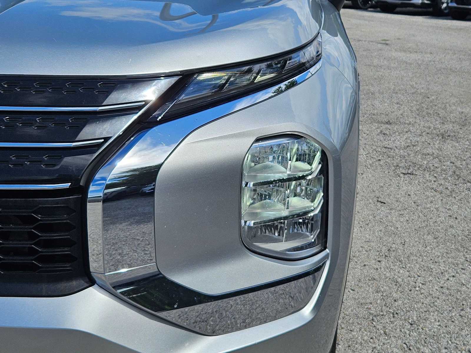 Thumbnail: 2022 Mitsubishi Outlander - 11