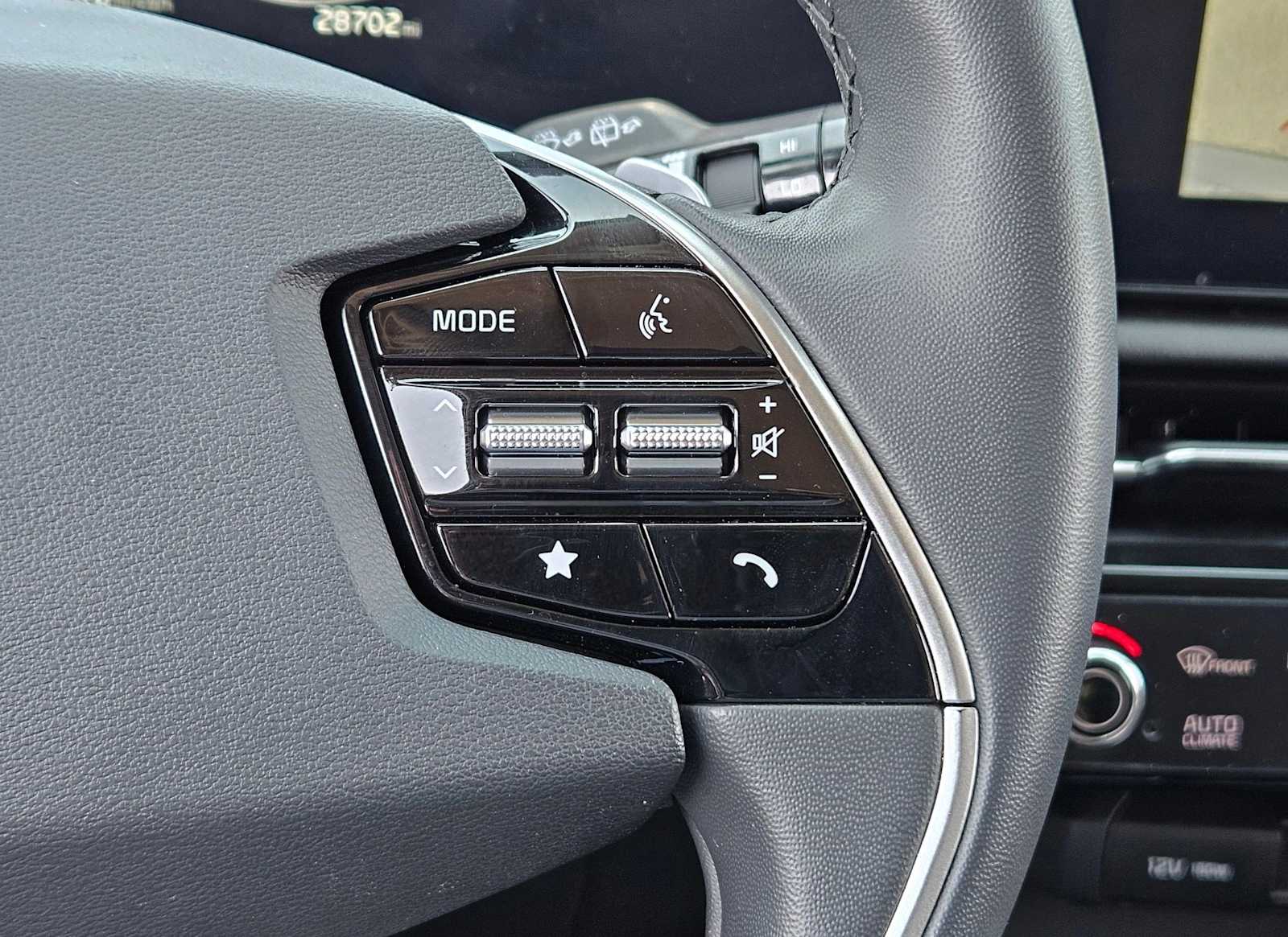 Thumbnail: 2023 Kia Niro - 23