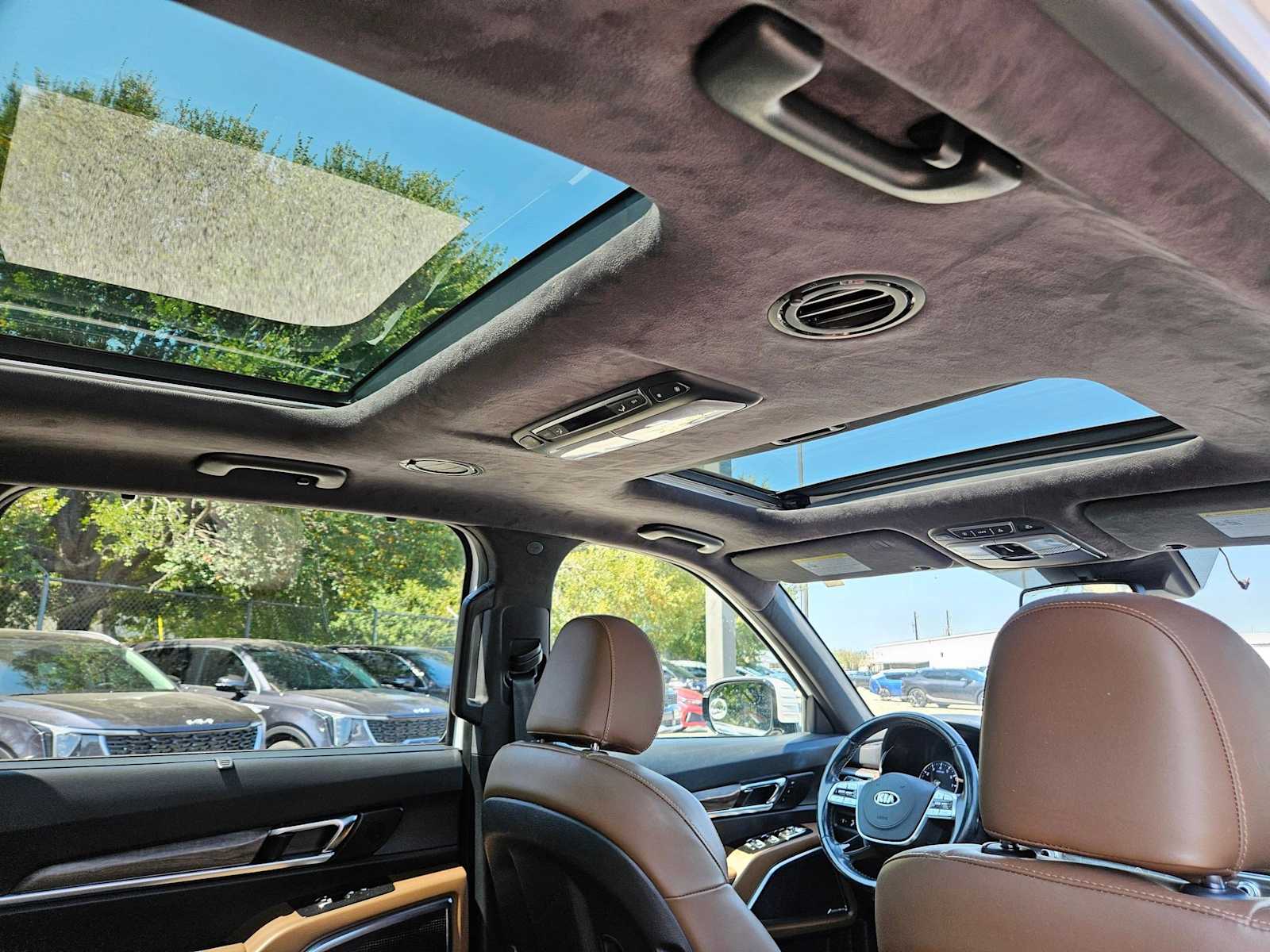 Thumbnail: 2020 Kia Telluride - 18
