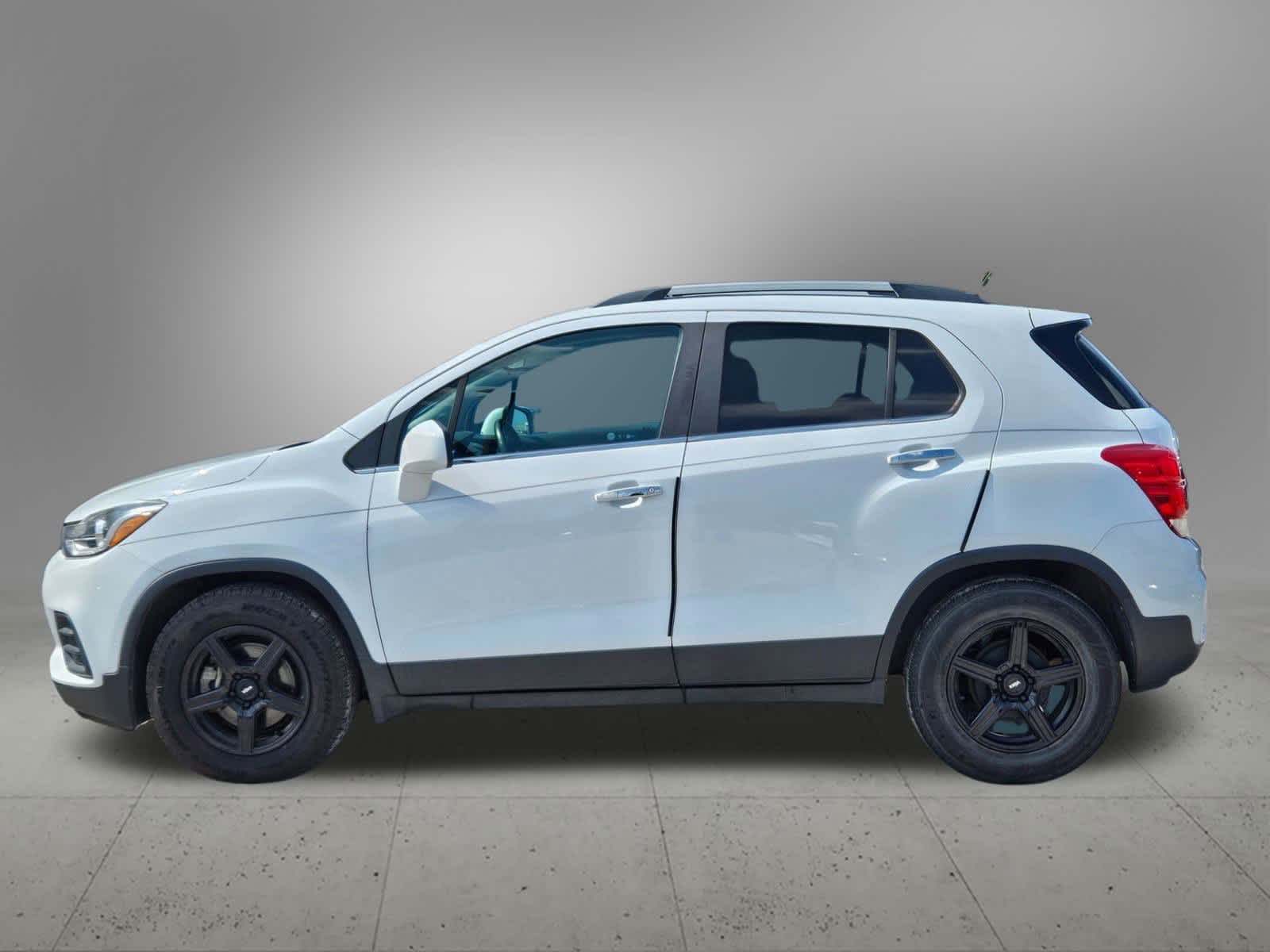 2017 Chevrolet Trax LT photo 2