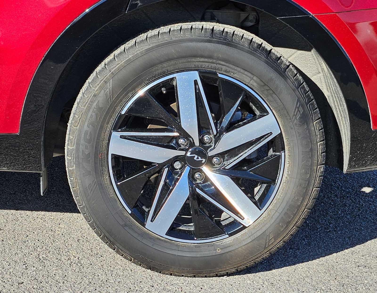 Thumbnail: 2023 Kia Sorento - 13