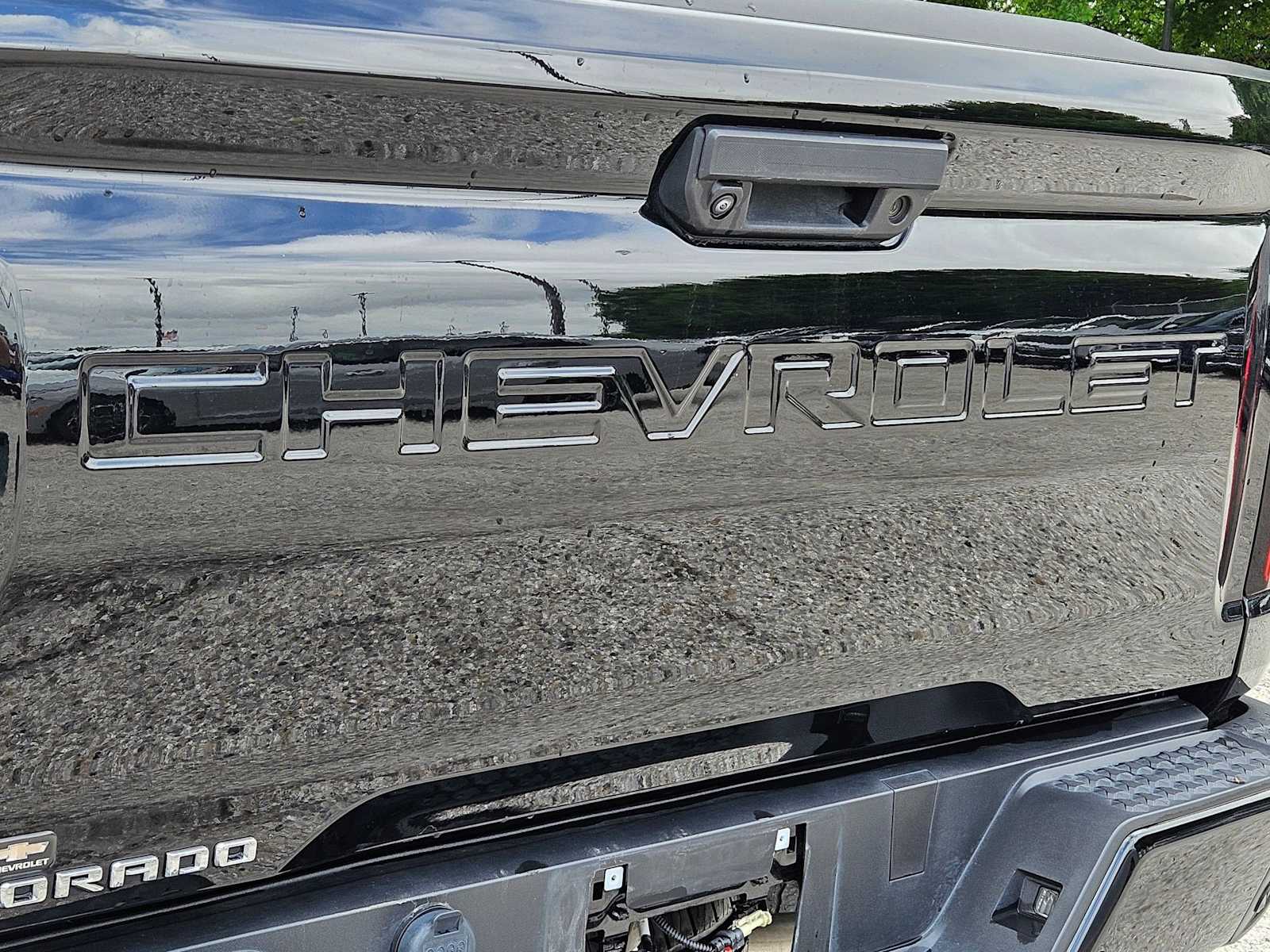 Thumbnail: 2023 Chevrolet Colorado - 11