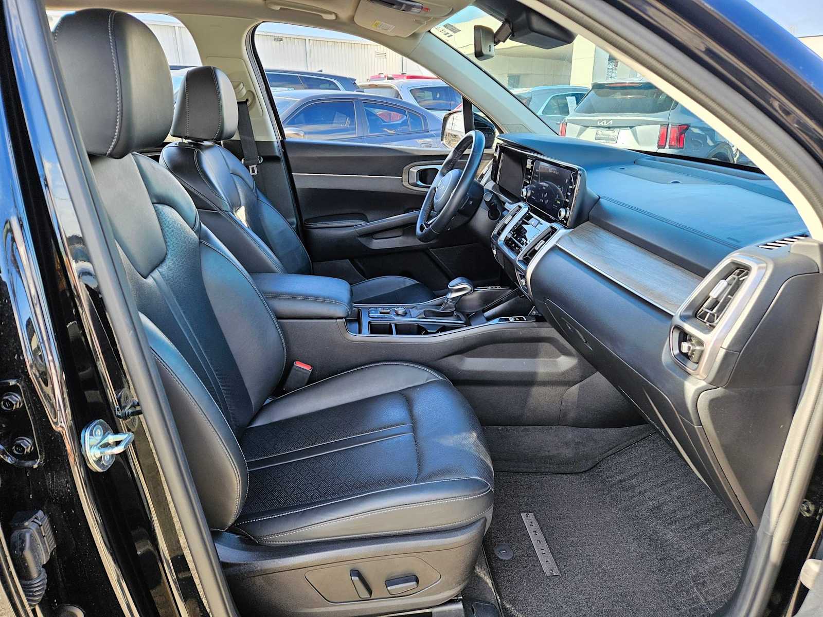 Thumbnail: 2023 Kia Sorento - 23