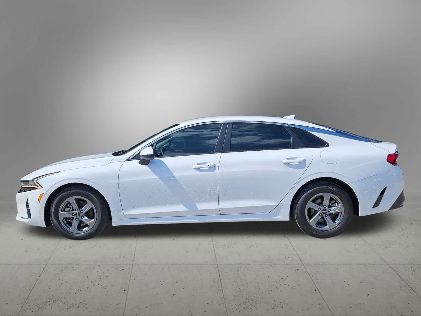 2022 Kia K5 LXS photo 2