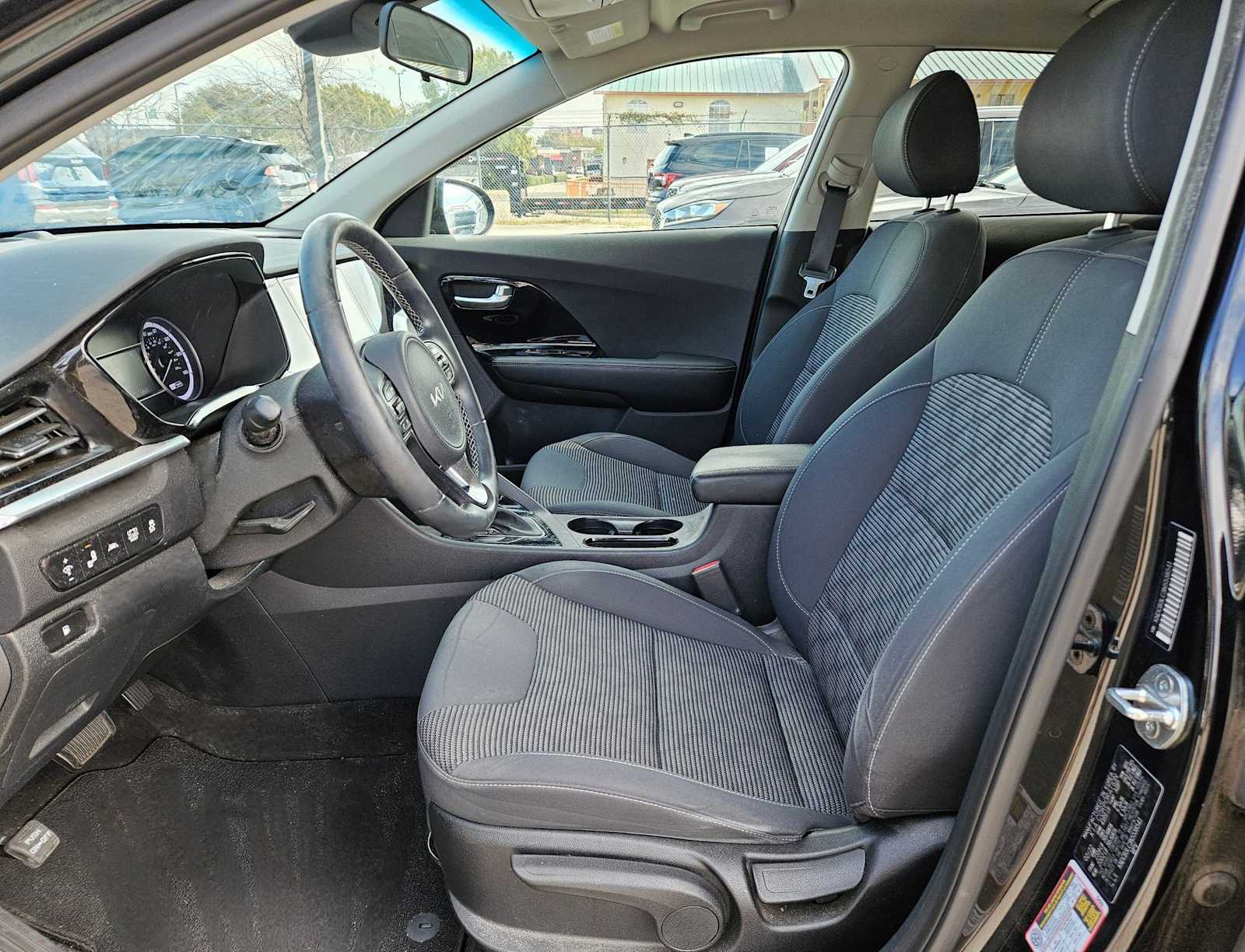 Thumbnail: 2022 Kia Niro - 14