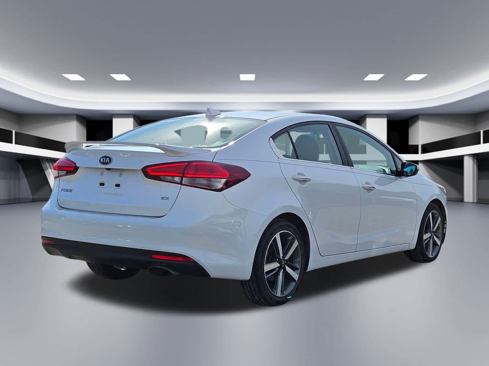 Thumbnail: 2017 Kia Forte - 6