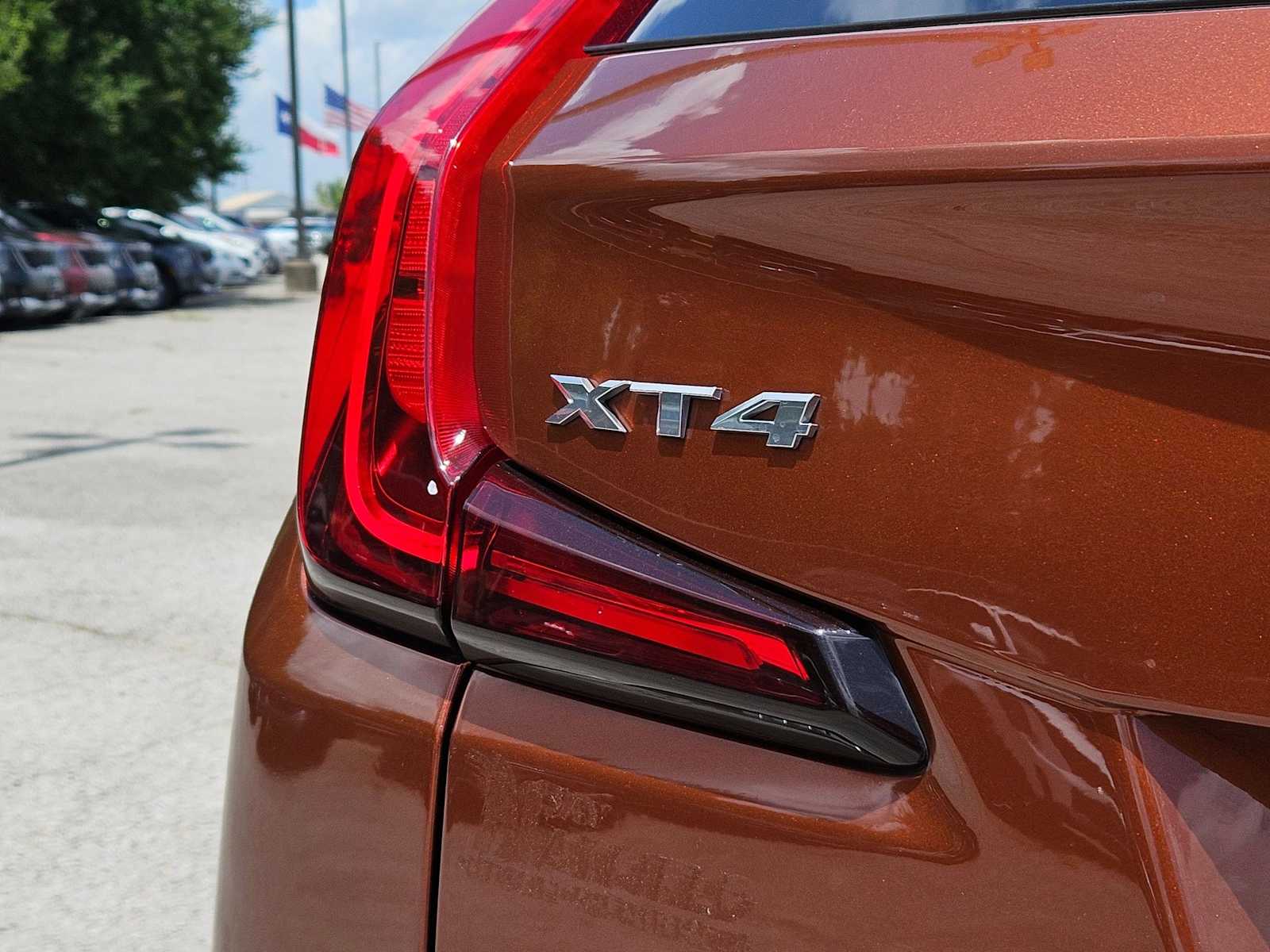 Thumbnail: 2021 Cadillac XT4 - 12