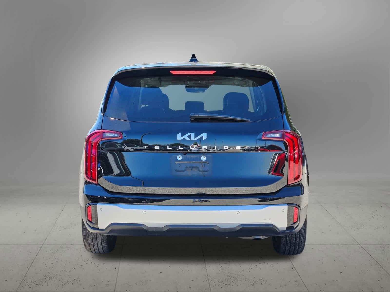 2023 Kia Telluride LX photo 3