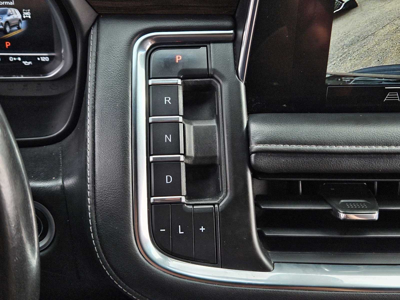 Thumbnail: 2022 Chevrolet Tahoe - 33