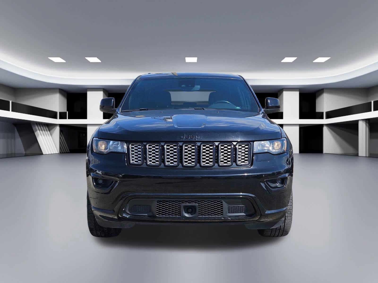 Thumbnail: 2020 Jeep Grand Cherokee - 9