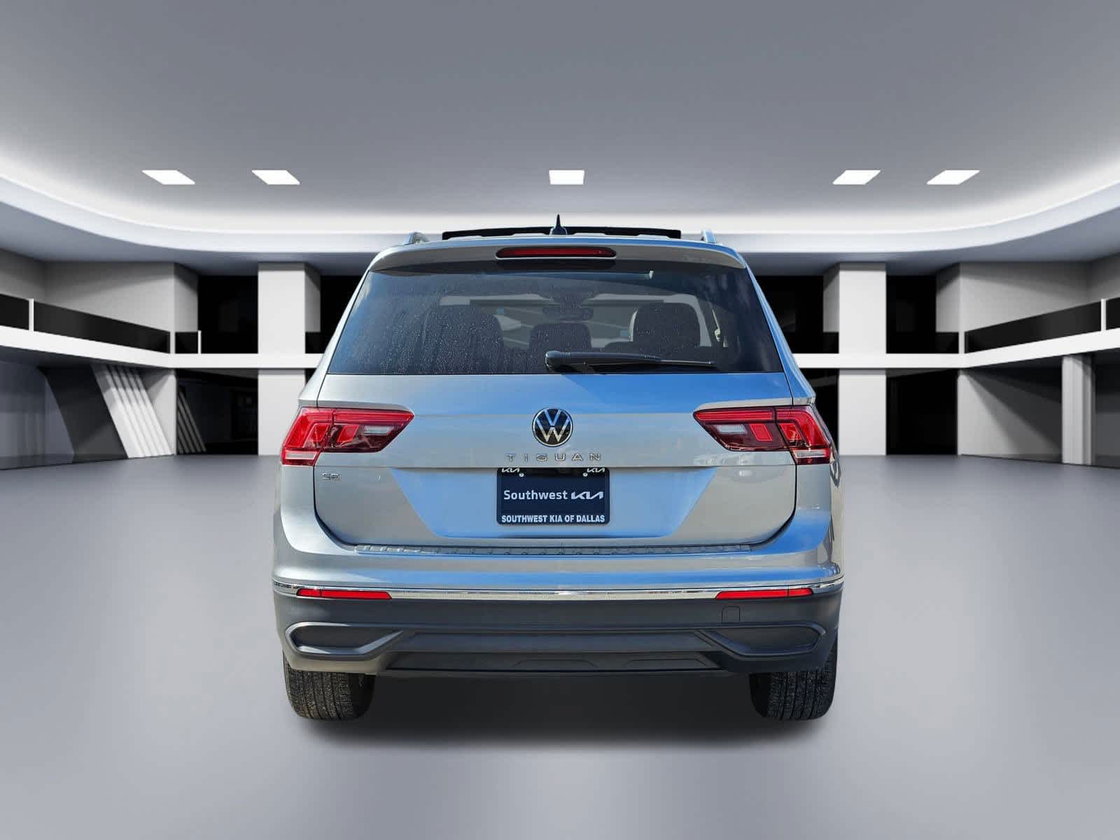 Thumbnail: 2023 Volkswagen Tiguan - 4