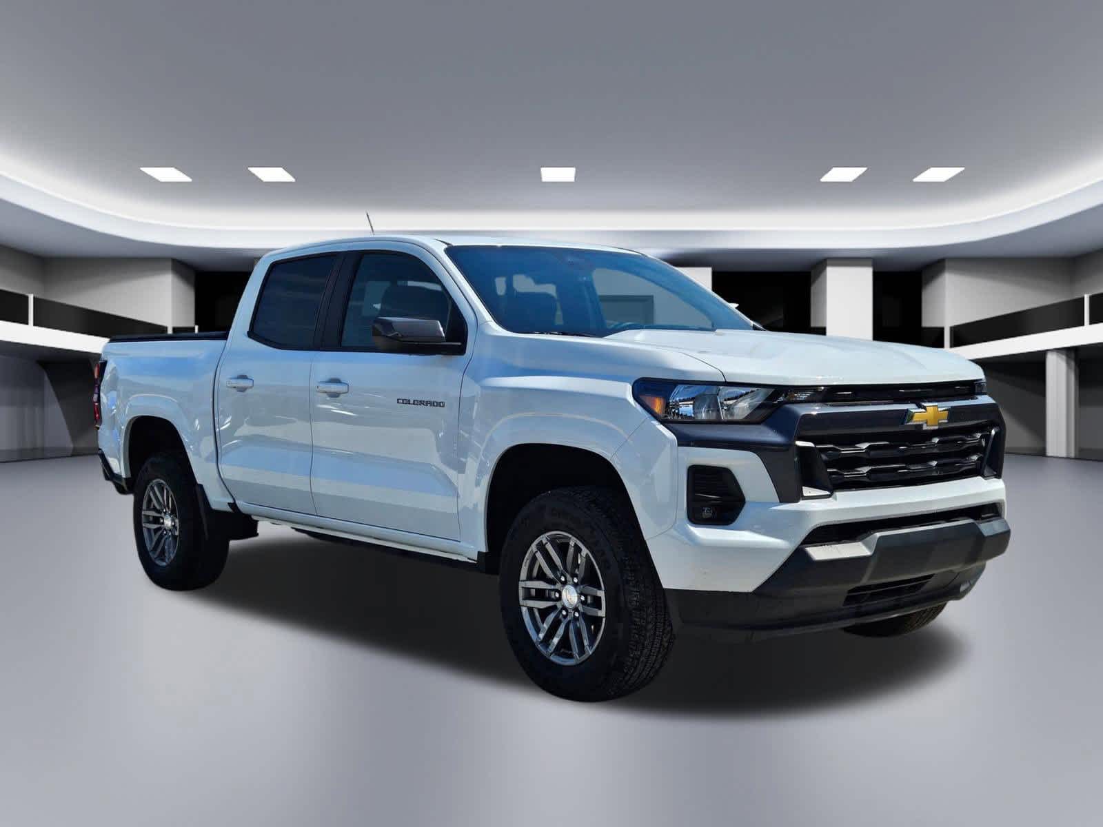 Thumbnail: 2023 Chevrolet Colorado - 8