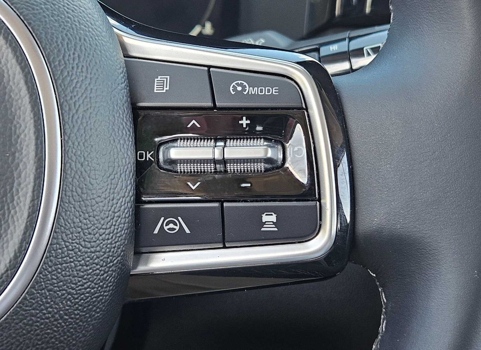 Thumbnail: 2023 Kia Sorento - 23
