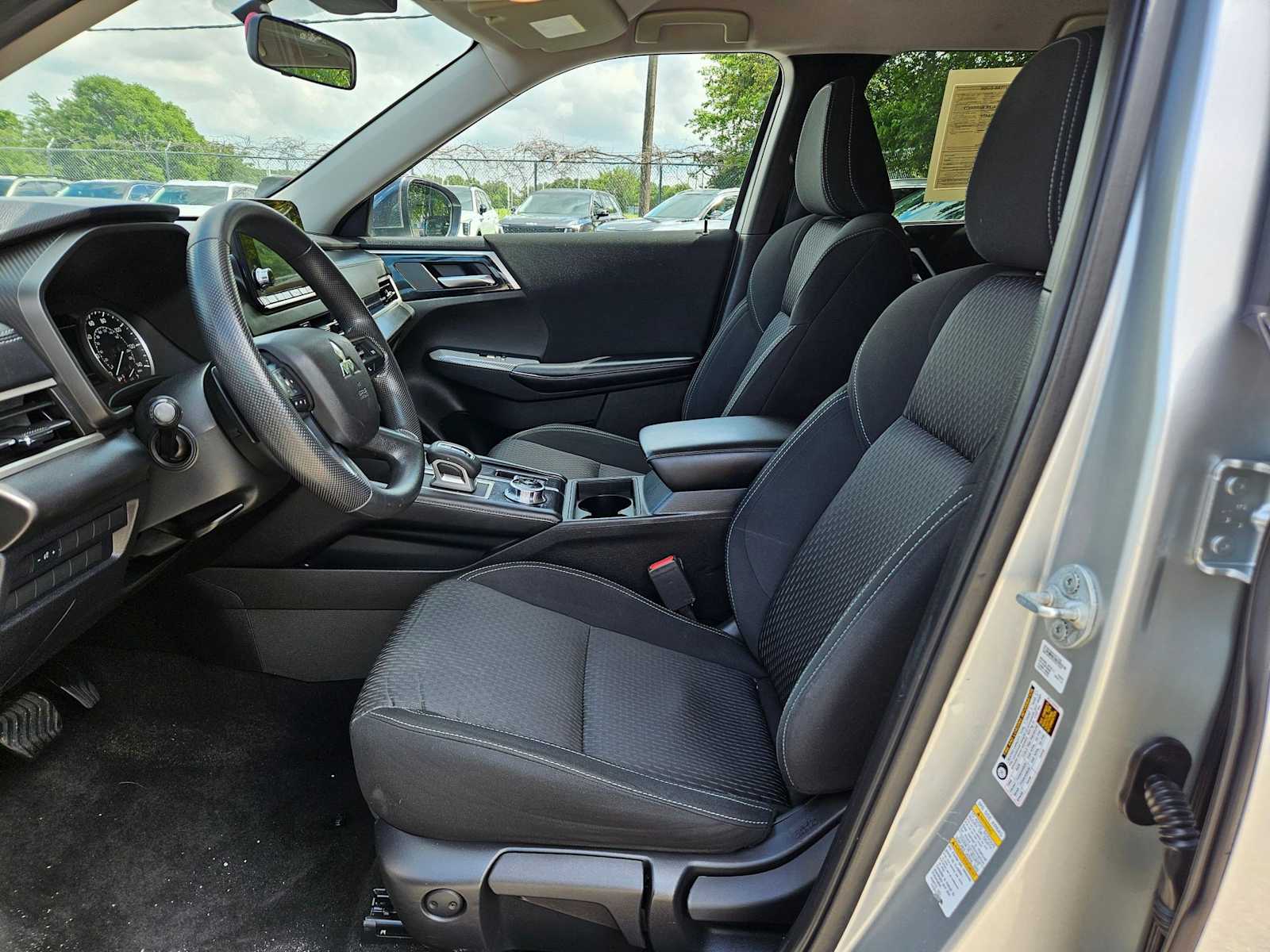Thumbnail: 2022 Mitsubishi Outlander - 15