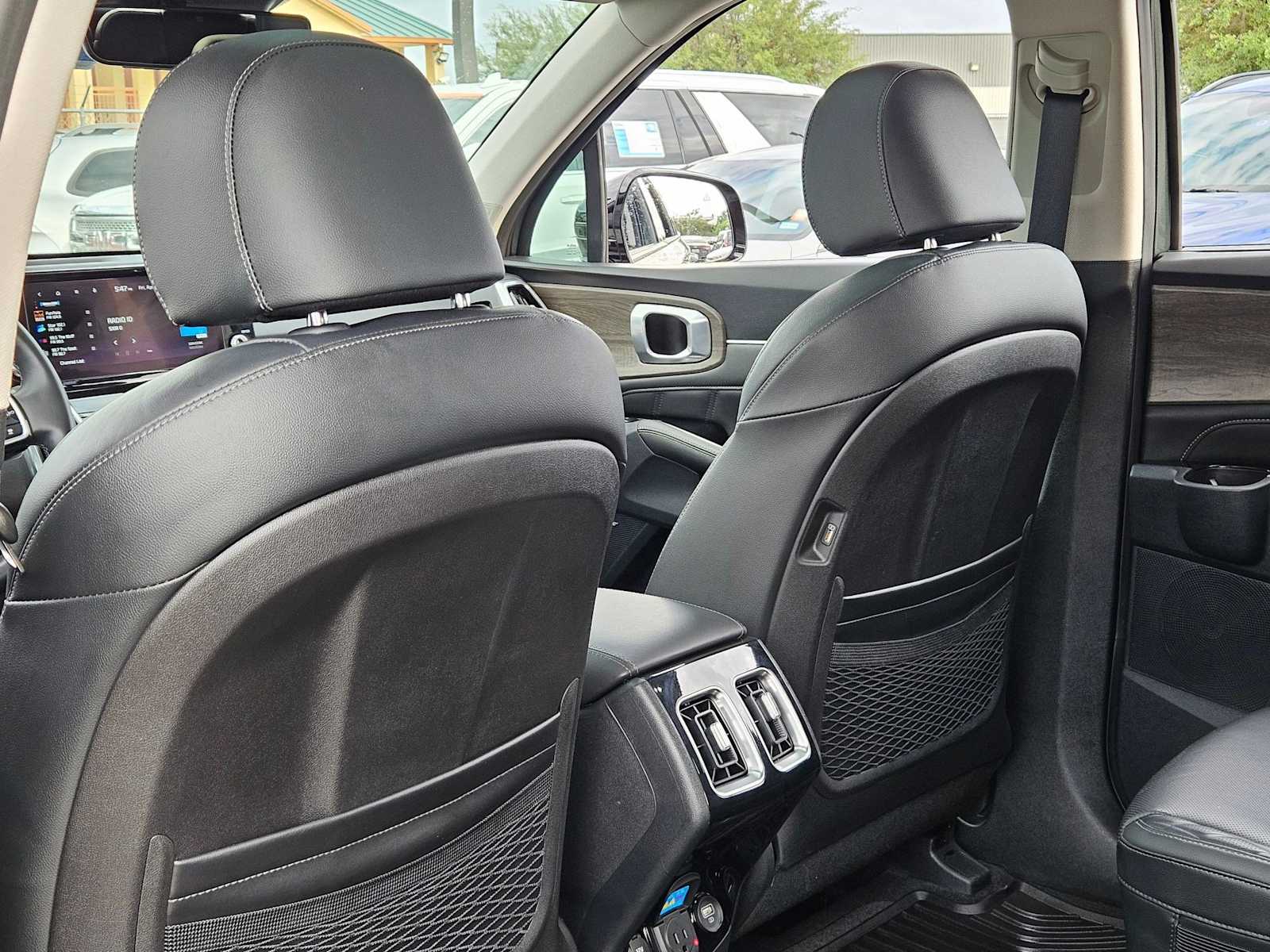 Thumbnail: 2023 Kia Sorento - 16