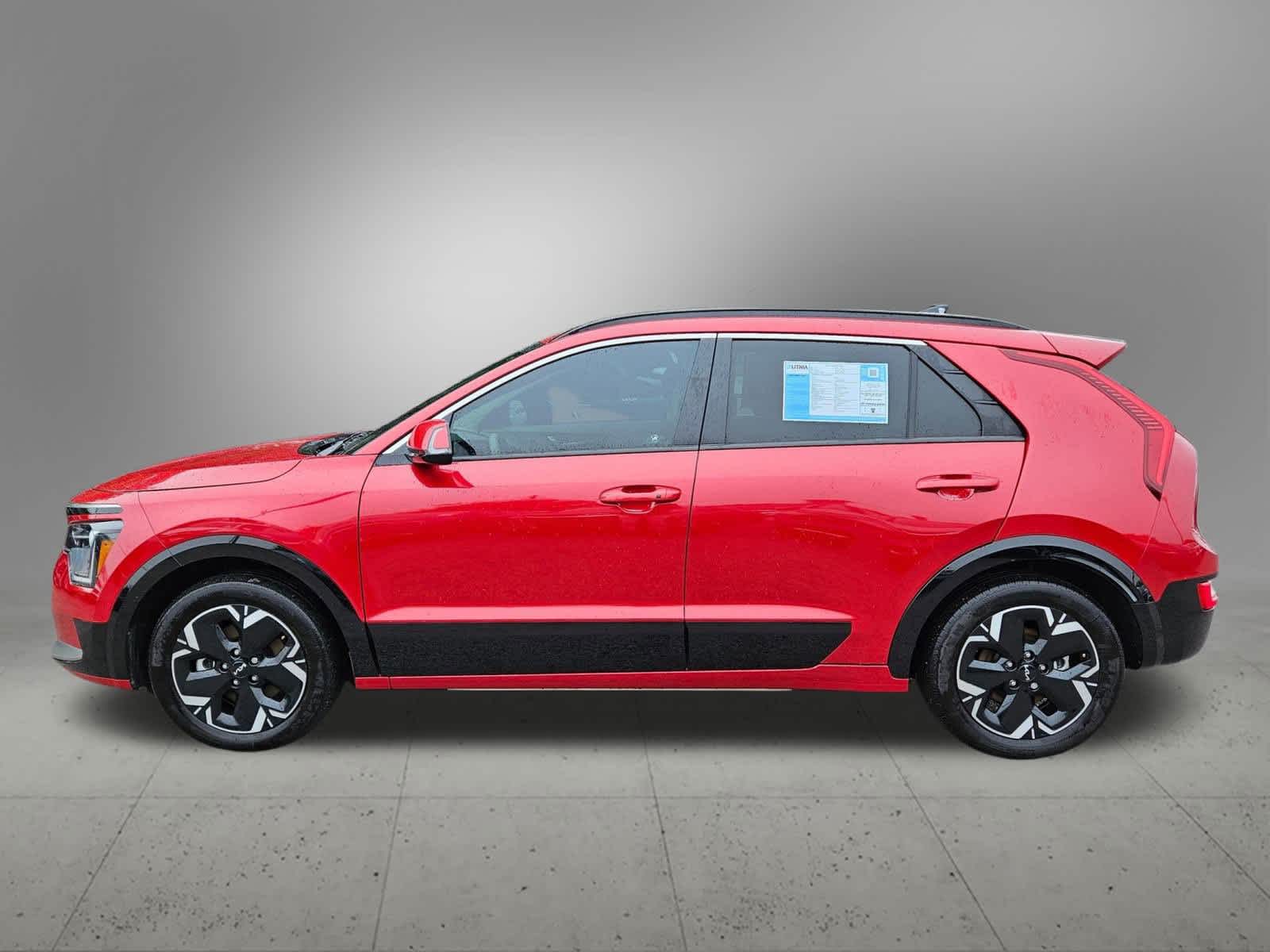 Thumbnail: 2023 Kia Niro - 3