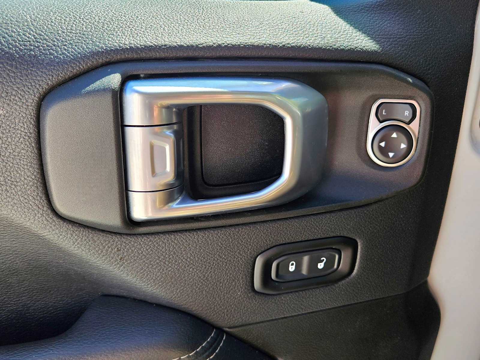 Thumbnail: 2023 Jeep Wrangler - 26