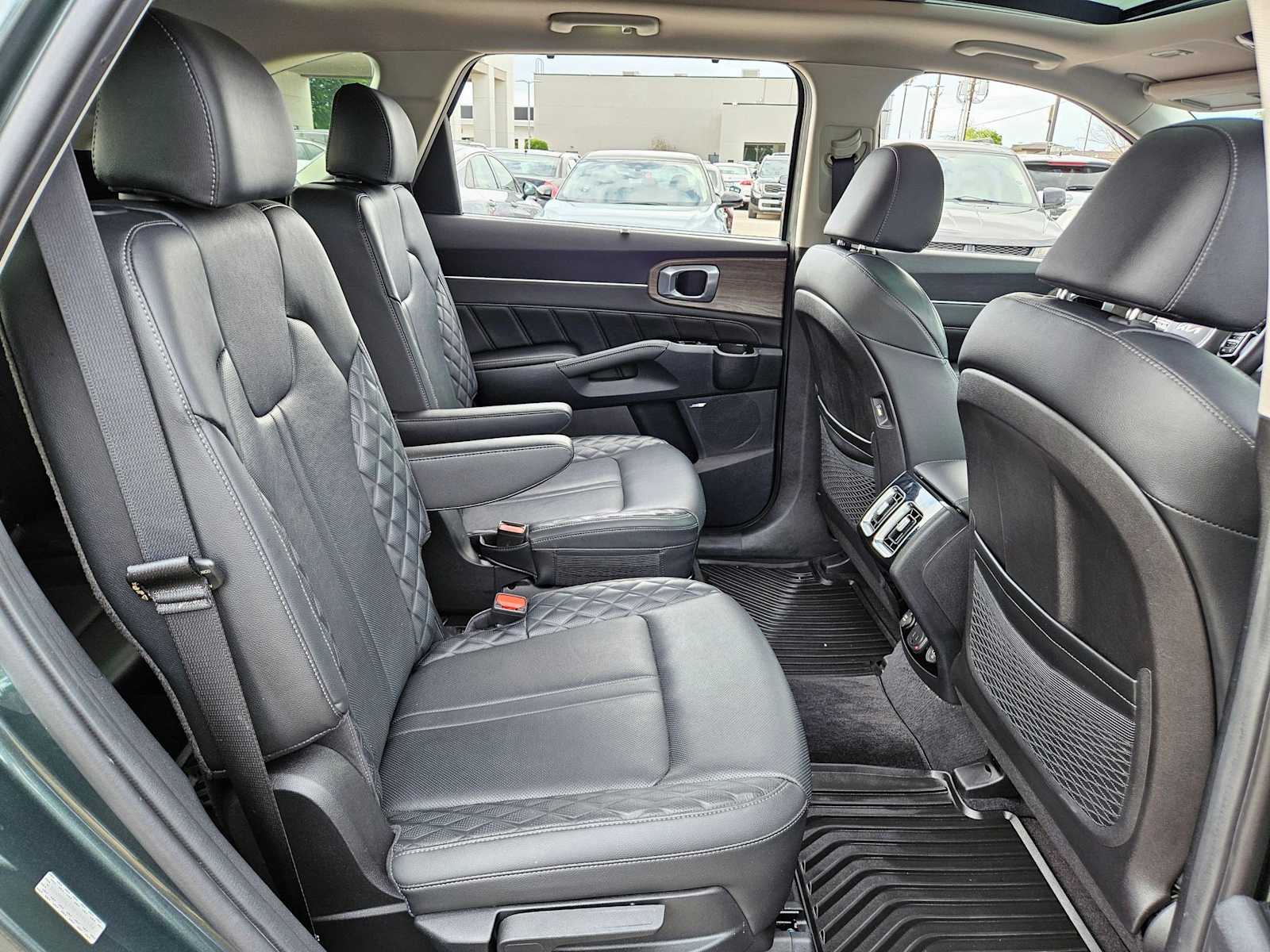 Thumbnail: 2023 Kia Sorento - 18