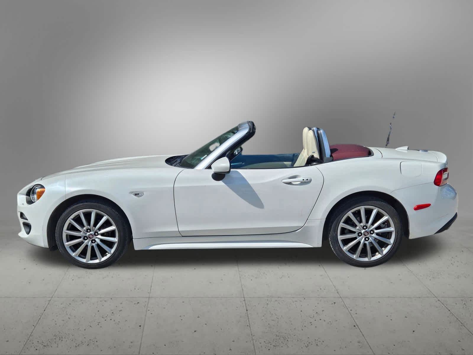 2019 Fiat 124 Spider Lusso photo 3