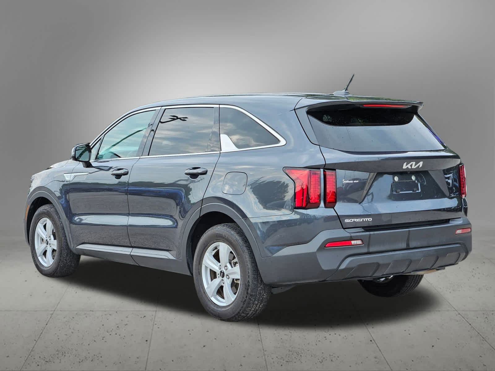 Thumbnail: 2023 Kia Sorento - 3
