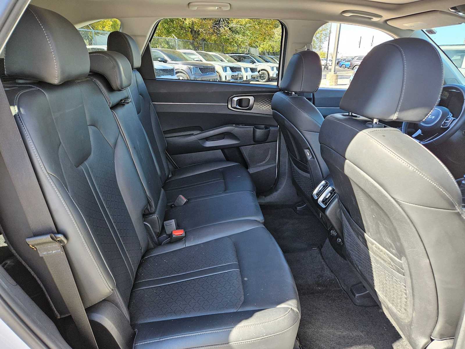 Thumbnail: 2023 Kia Sorento - 18