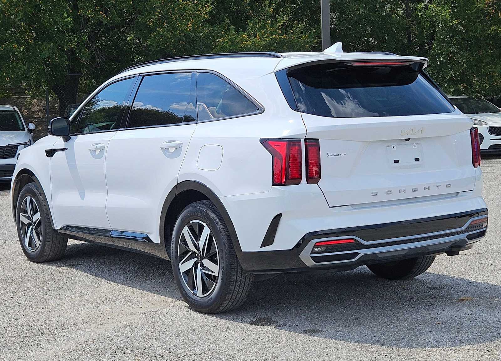 2022 Kia Sorento EX photo 2