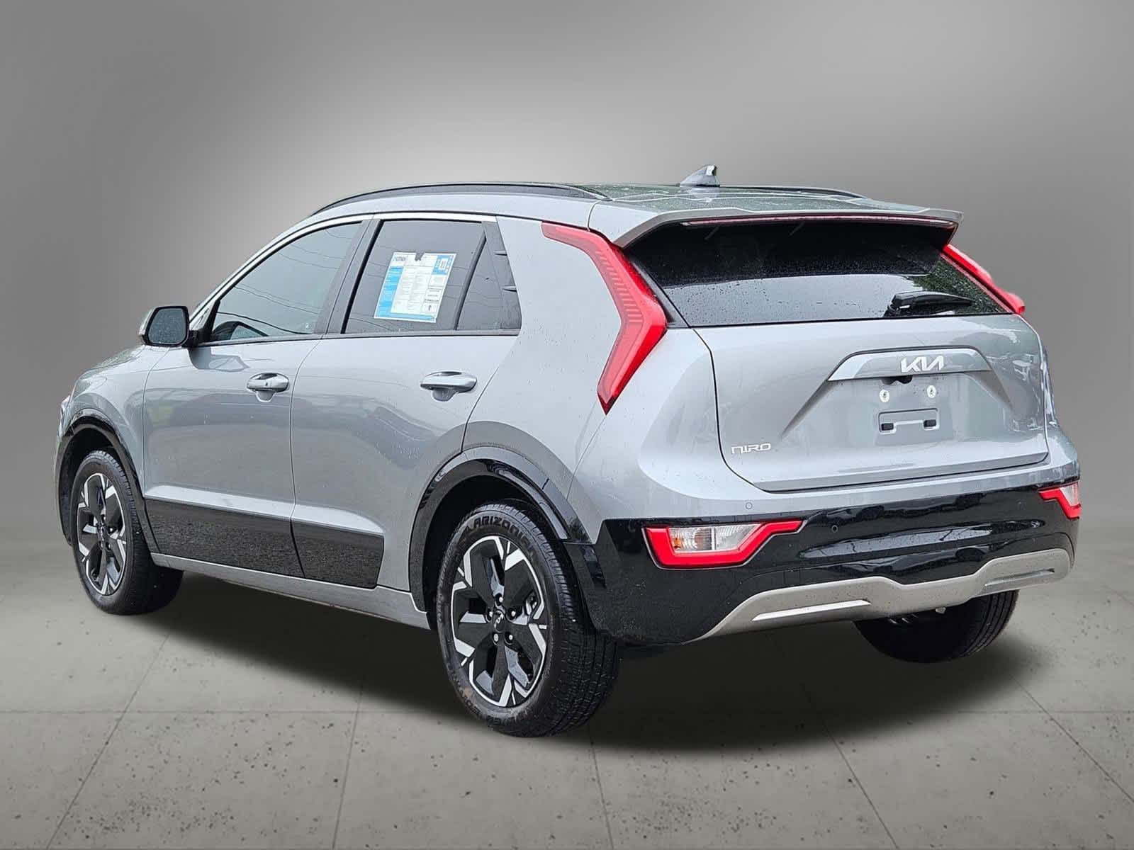 Thumbnail: 2023 Kia Niro - 4