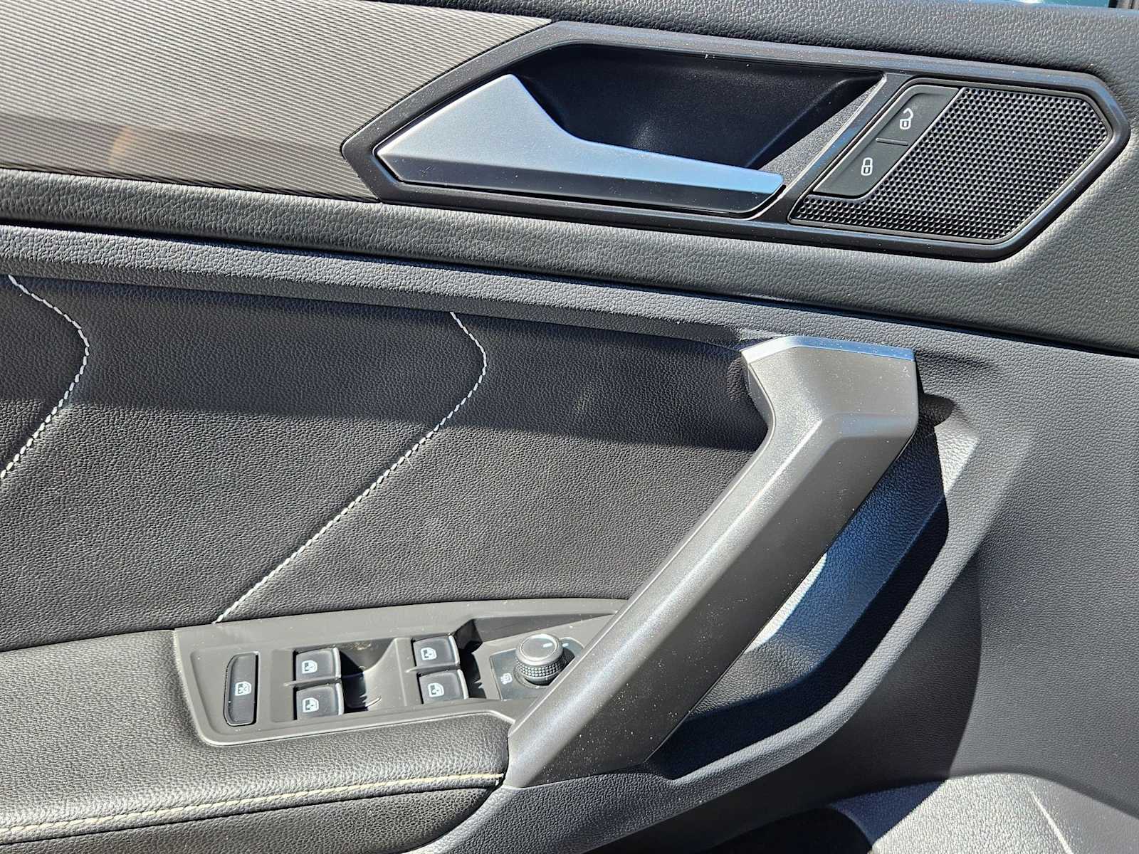 Thumbnail: 2022 Volkswagen Tiguan - 27