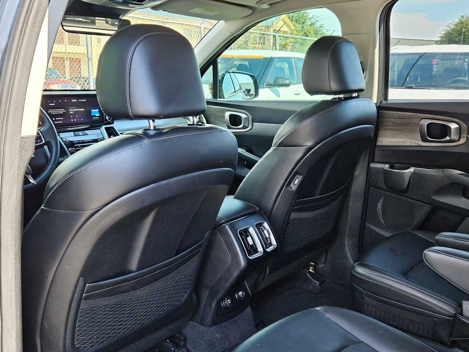 Thumbnail: 2023 Kia Sorento - 14