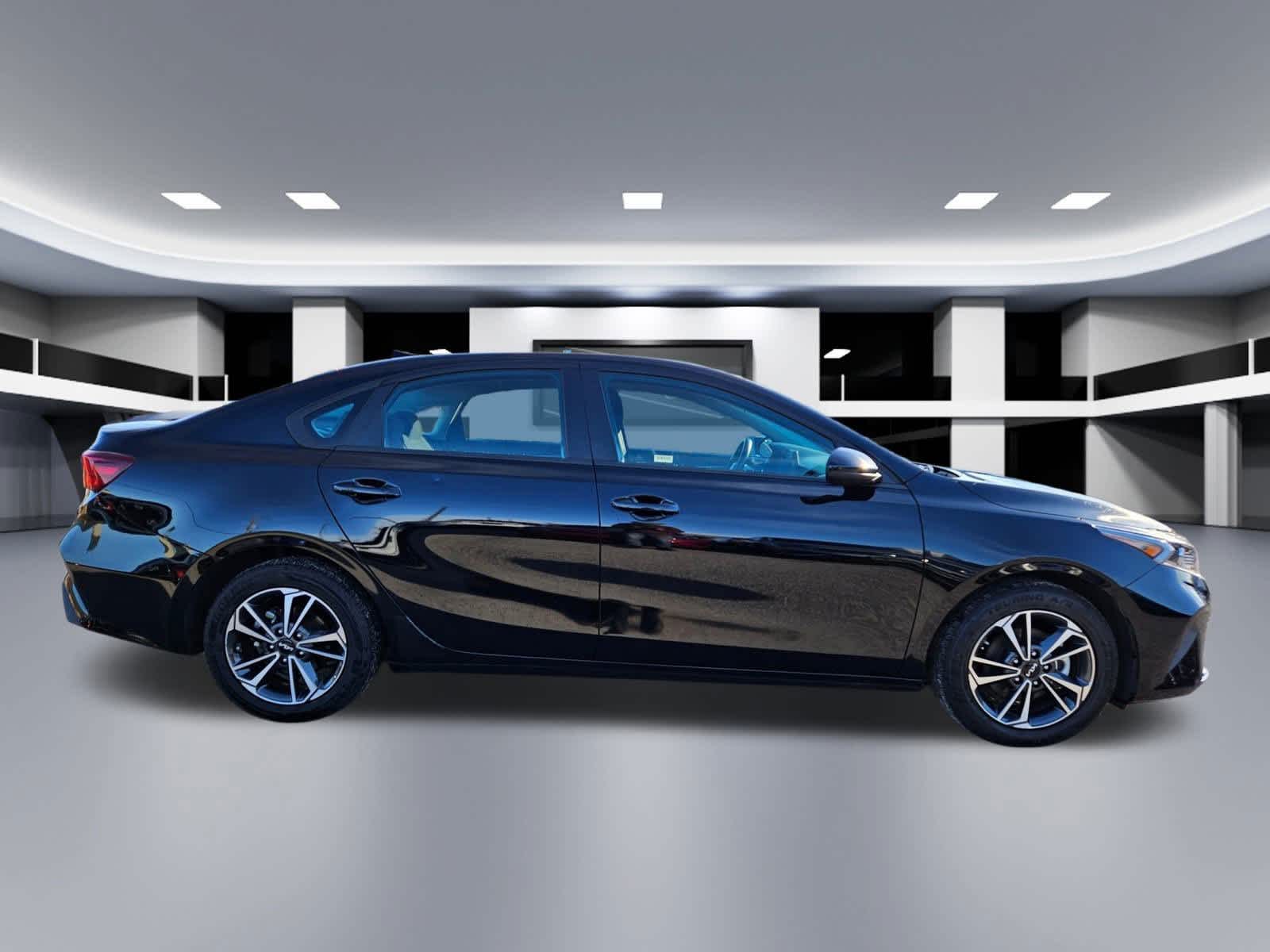 Thumbnail: 2024 Kia Forte - 6