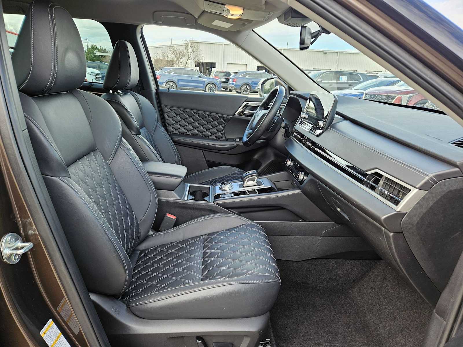 Thumbnail: 2022 Mitsubishi Outlander - 24