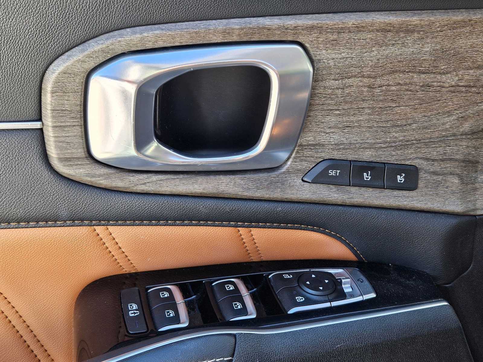 Thumbnail: 2023 Kia Sorento - 21